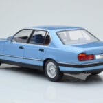 BMW Serie 7 E32 730i Blu MCG 1:18