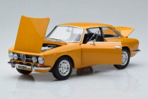 Alfa Romeo 1750 GTV Giallo Norev 1:18 187910 Pressofusione — immagine 2 di 7