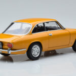 Alfa Romeo 1750 GTV Giallo Norev 1:18 - image 3 of 7