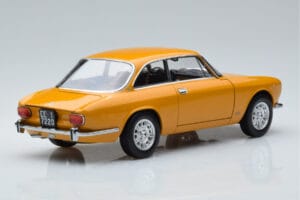 Alfa Romeo 1750 GTV Giallo Norev 1:18 187910 Pressofusione — immagine 3 di 7