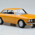 Alfa Romeo 1750 GTV Giallo Norev 1:18 - image 5 of 7