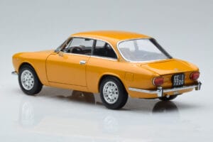 Alfa Romeo 1750 GTV Giallo Norev 1:18 187910 Pressofusione — immagine 6 di 7
