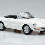 Alfa Romeo 2000 Spider Bianco Norev 1:18 - image 5 of 7