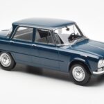 Alfa Romeo Giulia TI Blu Petrolio Norev 1:18 - image 4 of 6