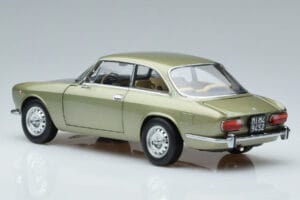 Alfa Romeo GTV 2000 Verde Edizione Limitata Norev 1:18 187913 Pressofusione — immagine 6 di 7