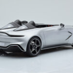Aston Martin V12 Speedster Argento GT Spirit 1:18 - image 2 of 6