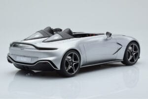 Aston Martin V12 Speedster Argento GT Spirit 1:18 GT430 Resina — immagine 2 di 6