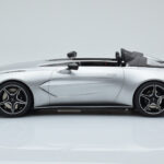 Aston Martin V12 Speedster Argento GT Spirit 1:18 - image 3 of 6