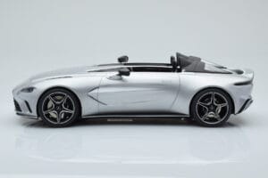 Aston Martin V12 Speedster Argento GT Spirit 1:18 GT430 Resina — immagine 3 di 6