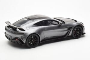 Aston Martin V12 Vantage Magnetic Argento GT Spirit 1:18 GT443 Resina — immagine 2 di 6