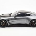 Aston Martin V12 Vantage Magnetic Argento GT Spirit 1:18 GT443 - image 3 of 6