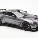Aston Martin V12 Vantage Magnetic Argento GT Spirit 1:18 GT443 - image 4 of 6