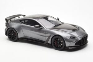 Aston Martin V12 Vantage Magnetic Argento GT Spirit 1:18 GT443 Resina — immagine 4 di 6
