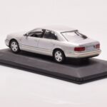 Audi A8 D2 Argento Striscia Verde Minichamps 1:43 - image 3 of 4