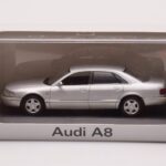 Audi A8 D2 Argento Striscia Verde Minichamps 1:43 - image 4 of 4