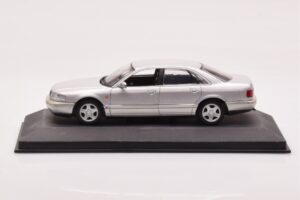 Audi A8 D2 Argento Striscia Verde Minichamps 1:43