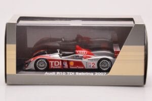 Audi R10 TDI LMP1 #2 F. Biela / E. Pirro / M. Werner 12 Hours of Sebring 2007 Minichamps 1:43 5020700233 Pressofusione — immagine 4 di 4