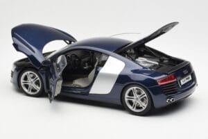 Audi R8 4.2 FSI V8 Blu Kyosho 1:18 09213BL Pressofusione — immagine 5 di 8