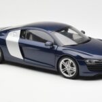 Audi R8 4.2 FSI V8 Blu Kyosho 1:18 09213BL - image 6 of 8