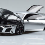 Audi R8 Performance Argento Kengfai 1:18 - image 2 of 10