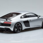 Audi R8 Performance Argento Kengfai 1:18 - image 3 of 10