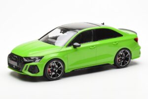 Audi RS3 8Y Berlina Verde MCG 1:18 MCG18449