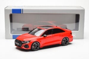 Audi RS3 8Y Berlina Rosso MCG 1:18 MCG18451 Pressofusione — immagine 6 di 6