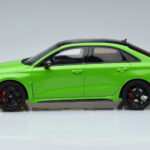 Audi RS3 8Y Berlina Verde GT Spirit 1:18 - image 3 of 6