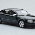 Audi S8 D2 Verde Otto 1:18 - image 4 of 6