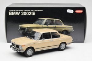 BMW 2002 Ti E10 Sahara Beige Kyosho 1:18 08541BG Pressofusione — immagine 8 di 8
