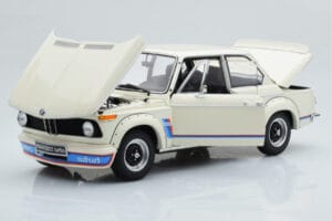 BMW 2002 Turbo Bianco Kyosho 1:18 08544W Pressofusione — immagine 2 di 8