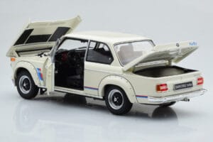 BMW 2002 Turbo Bianco Kyosho 1:18 08544W Pressofusione — immagine 3 di 8