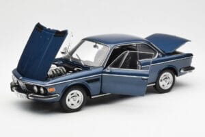 BMW 3.0 CSi E9 Blu Metallico AUTOart 1:18 70672 Pressofusione — immagine 2 di 8