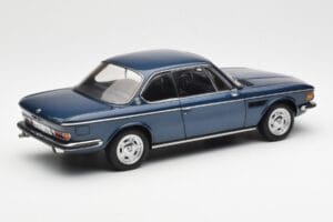 BMW 3.0 CSi E9 Blu Metallico AUTOart 1:18 70672 Pressofusione — immagine 3 di 8