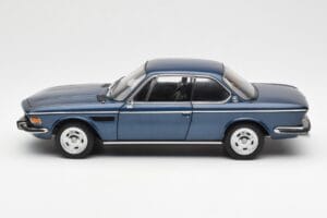 BMW 3.0 CSi E9 Blu Metallico AUTOart 1:18 70672 Pressofusione — immagine 4 di 8