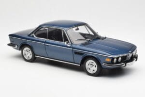 BMW 3.0 CSi E9 Blu Metallico AUTOart 1:18 70672 Pressofusione — immagine 6 di 8
