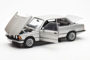 BMW 323i E21 Aspen Argento AUTOart 1:18 80430433552 Pressofusione — immagine 2 di 8