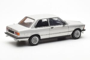 BMW 323i E21 Aspen Argento AUTOart 1:18 80430433552 Pressofusione — immagine 3 di 8