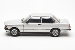 BMW 323i E21 Aspen Argento AUTOart 1:18 80430433552 Pressofusione — immagine 4 di 8