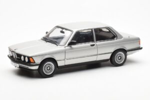 BMW 323i E21 Aspen Argento AUTOart 1:18 80430433552