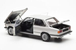BMW 323i E21 Aspen Argento AUTOart 1:18 80430433552 Pressofusione — immagine 5 di 8