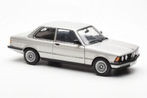 BMW 323i E21 Aspen Argento AUTOart 1:18 80430433552 Pressofusione — immagine 6 di 8