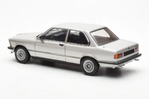 BMW 323i E21 Aspen Argento AUTOart 1:18 80430433552 Pressofusione — immagine 7 di 8