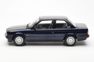 BMW 325i E30 Blu Metallizzato Norev 1:18 183201 Pressofusione — immagine 3 di 6