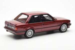 BMW 325i E30 Bordeaux Metallic Otto 1:18 OT102 Resina — immagine 2 di 6