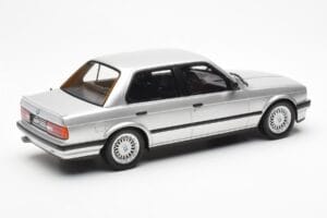 BMW 325i E30 Argento Otto 1:18 OT912 Resina — immagine 2 di 6