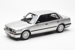 BMW 325i E30 Argento Otto 1:18 OT912