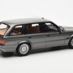 BMW 325i E30 Touring Grigio Otto 1:18 - image 2 of 6