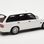 BMW 325i E30 Touring M Package Bianco Otto 1:18 - image 2 of 5