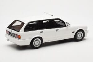 BMW 325i E30 Touring M Package Bianco Otto 1:18 OT238 Resina — immagine 2 di 5
